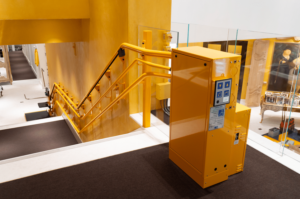 Inclined lift for stairwell